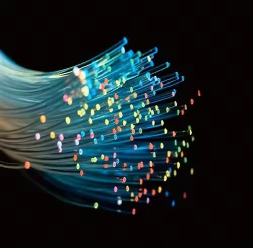 Cabo de fibra óptica com pontos brilhantes